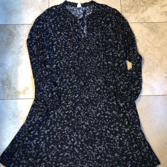 GAP Dresses & Skirts - Gap Long Sleeved Rayon Black Star Dress, size XXL
